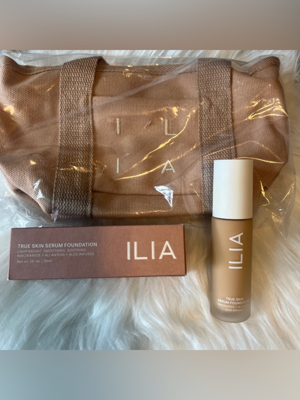 ILIA True Skin Serum Foundation SF2 Tavarua With Canvas Makeup Bag